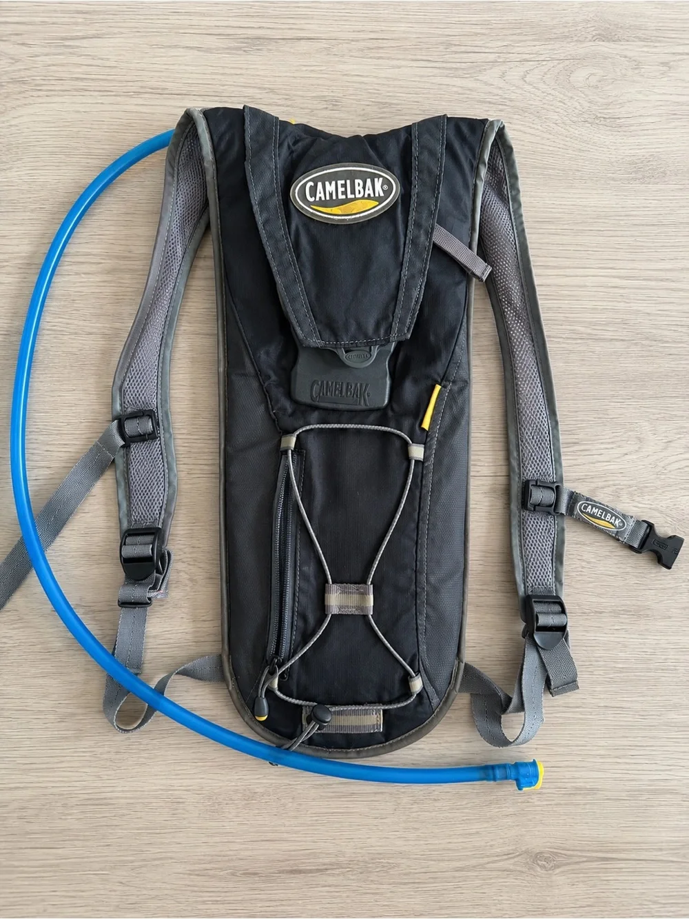 CamelBak Hydration Backpack Black Gray Hiking Cycling Pack w/ Blue Drinking Tube